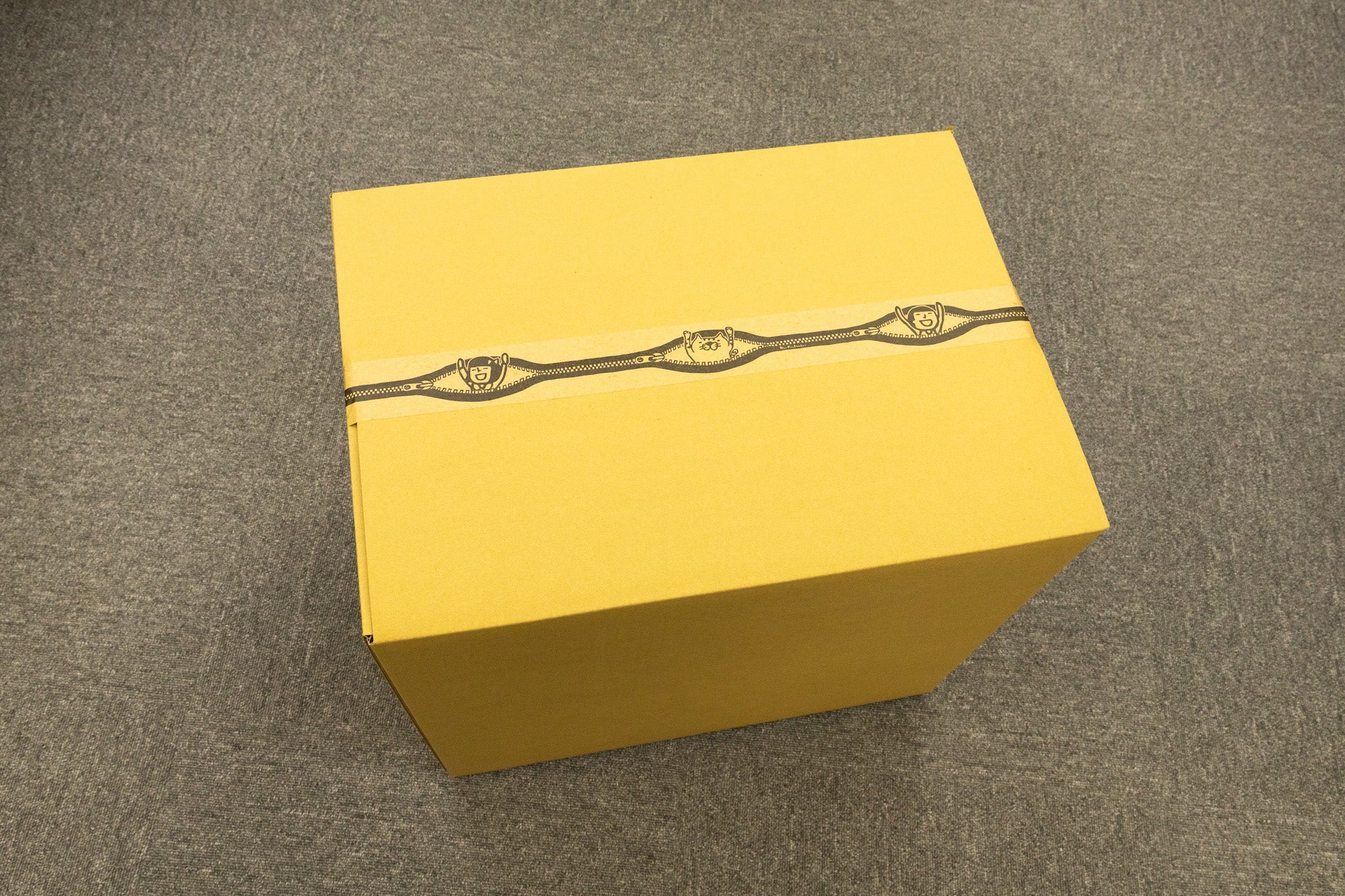 Kraft paper tape with zipper patterns