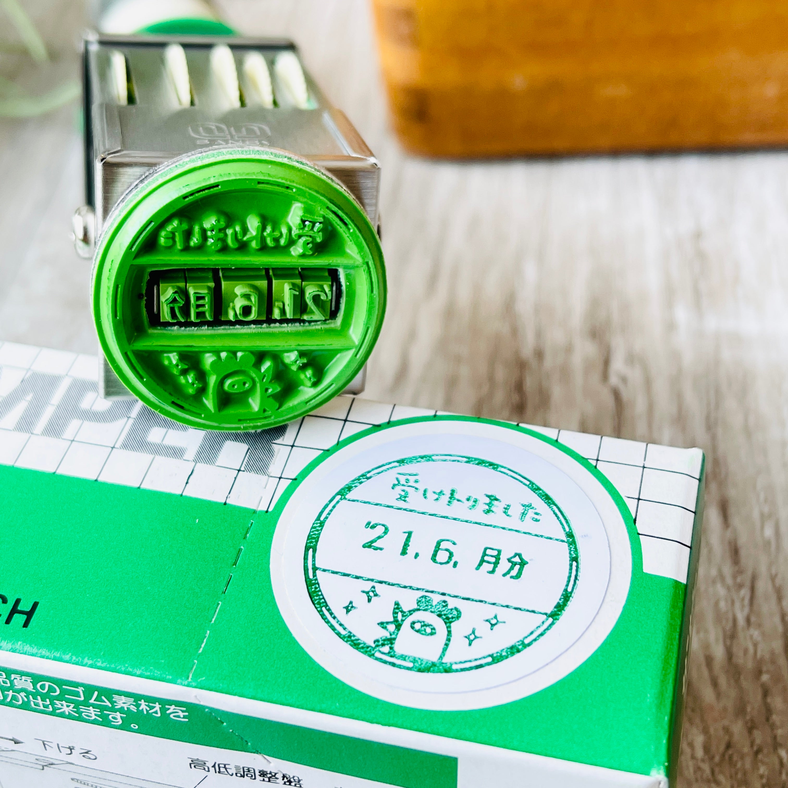 Rotating Date Stamp With Adjustable Dials "Kokkeko Teacher - Received" (No. 8 Circle)*
