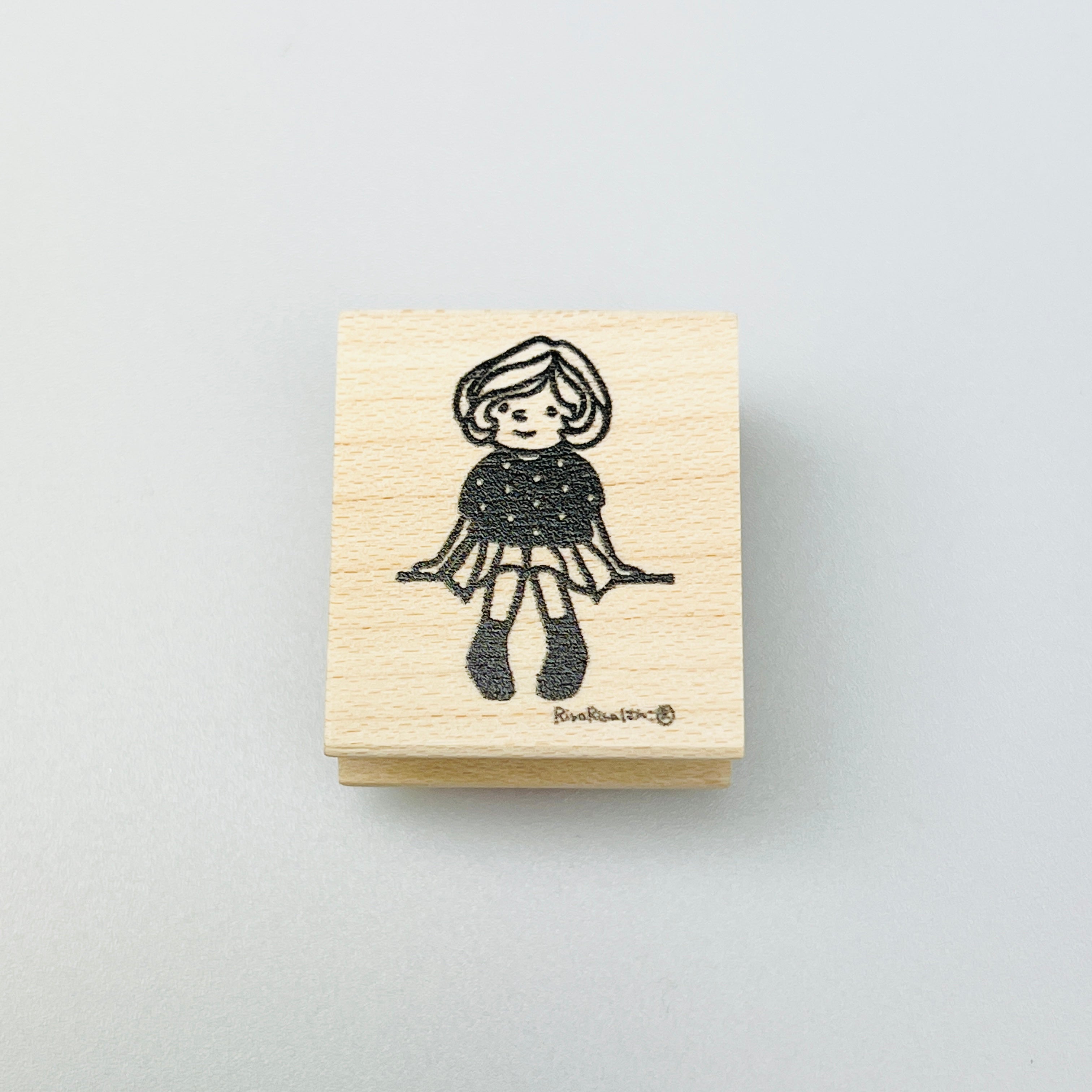 Maron-chan "Sitting"